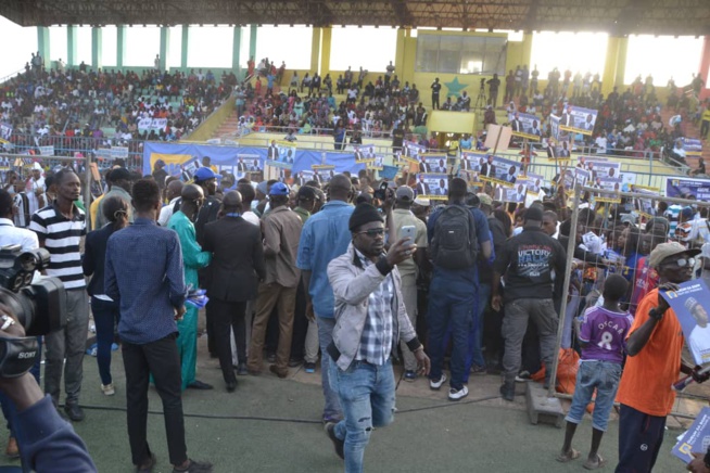 En direct du stade Amadou Barry Investiture du candidat de "GUEUM SA BOOP" Bougane Gueye au présidentielle de 2019.