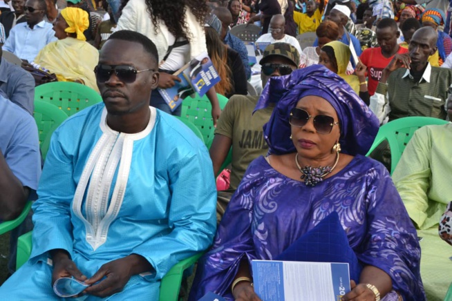 Le candidat de "GUEUM SA BOOP" Bougane Gueye reçoit 794881 signatures .