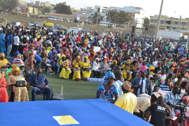 Le candidat de "GUEUM SA BOOP" Bougane Gueye reçoit 794881 signatures .