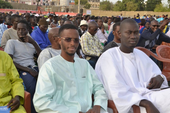 Le candidat de "GUEUM SA BOOP" Bougane Gueye reçoit 794881 signatures .