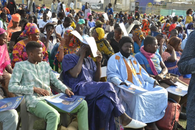 Le candidat de "GUEUM SA BOOP" Bougane Gueye reçoit 794881 signatures .
