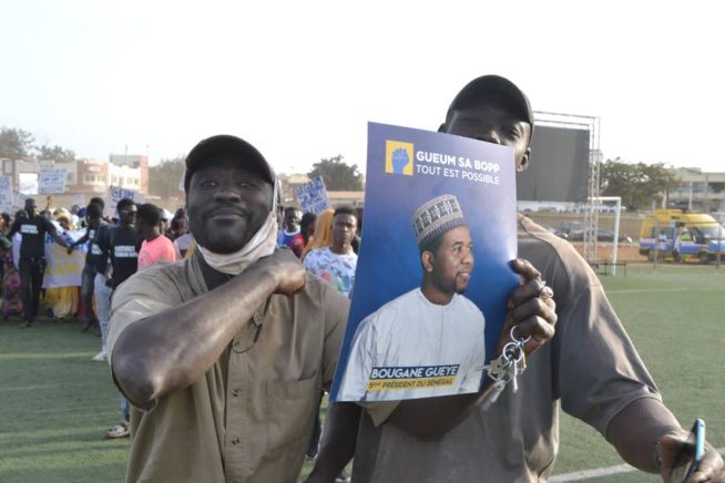 Le candidat de "GUEUM SA BOOP" Bougane Gueye reçoit 794881 signatures .