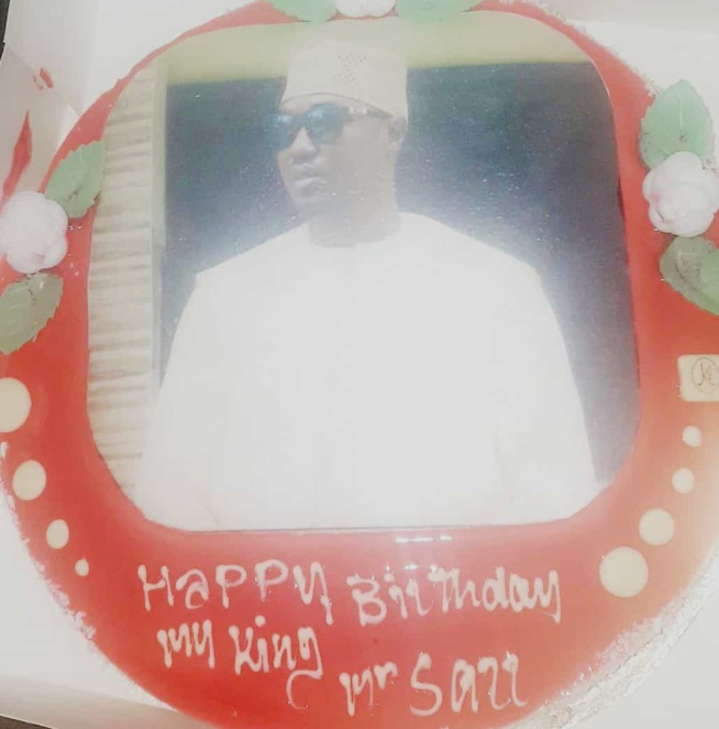 ANNIVERSAIRE: L'incontournable Cheikh Sarr surprit par son épouse pour lui souhaiter joyeux anniversaire. ANNIVERSAIRE: L'incontournable Cheikh Sarr surprit par son épouse pour lui souhaiter joyeux anniversaire.