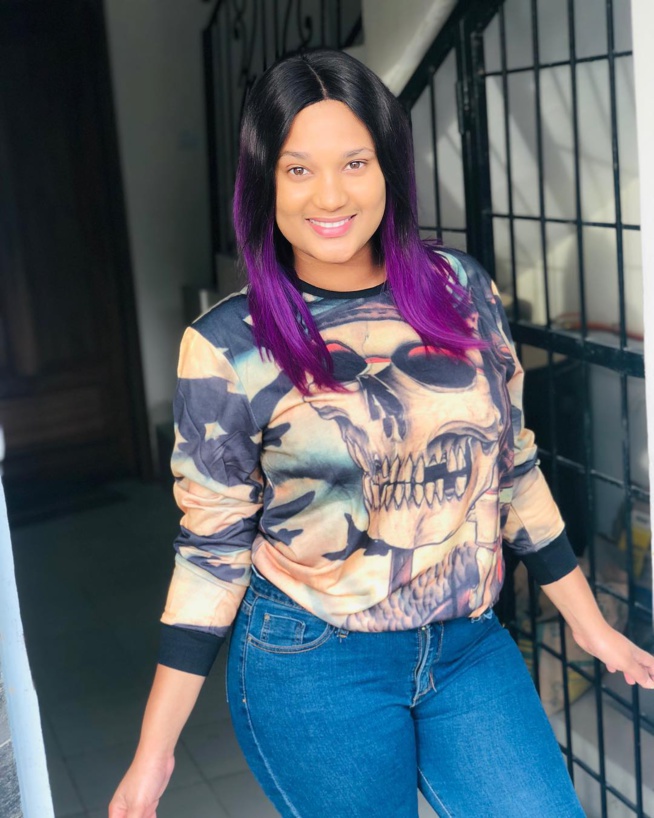 EVA dévoile ses formes généreuses, ELLE a vraiment bon goût EVA dévoile ses formes généreuses, ELLE a vraiment bon goût