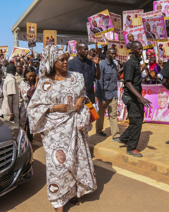 Vidéo : Weundélou mbeuk, la nouvelle danse de Marème Faye Sall, You mofa diar* Vidéo : Weundélou mbeuk, la nouvelle danse de Marème Faye Sall, You mofa diar*