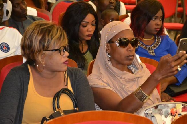 Demba Guisse face à la presse pour présenter son 15eme Etage qui vient de sortir.