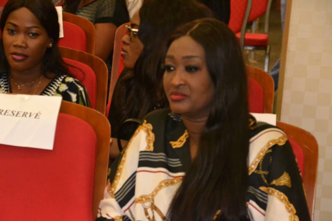 Demba Guisse face à la presse pour présenter son 15eme Etage qui vient de sortir. Demba Guisse face à la presse pour présenter son 15eme Etage qui vient de sortir.