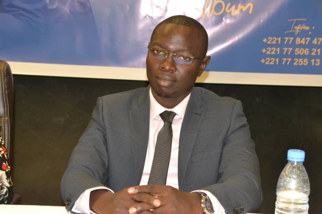 Demba Guisse face à la presse pour présenter son 15eme Etage qui vient de sortir. Demba Guisse face à la presse pour présenter son 15eme Etage qui vient de sortir.