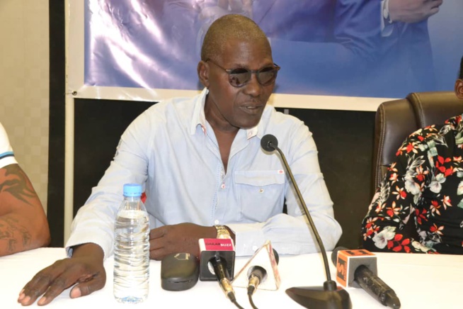 Demba Guisse face à la presse pour présenter son 15eme Etage qui vient de sortir.