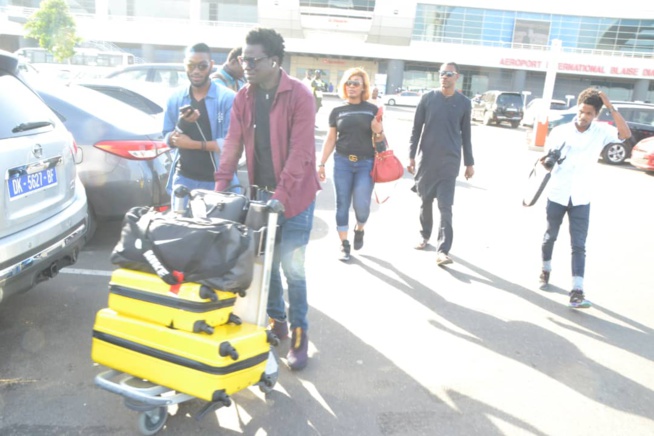 MODE  MUSIK: Arrivés de l'artiste Ivoirienne Josey avec son manager à l'AIBD puis direction chez Adja Ombelico.