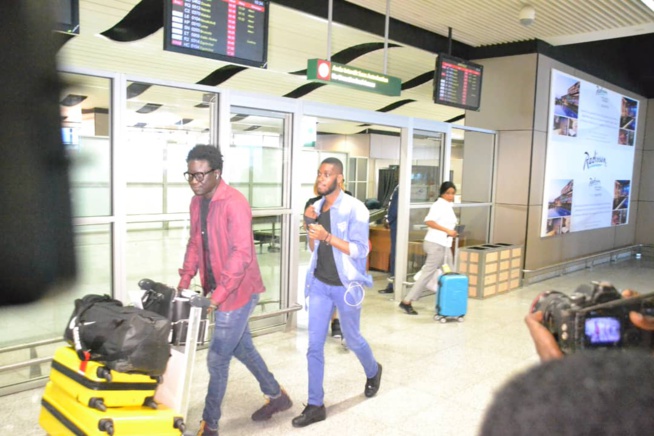 MODE MUSIK: Arrivés de l'artiste Ivoirienne Josey avec son manager à l'AIBD puis direction chez Adja Ombelico. MODE MUSIK: Arrivés de l'artiste Ivoirienne Josey avec son manager à l'AIBD puis direction chez Adja Ombelico.