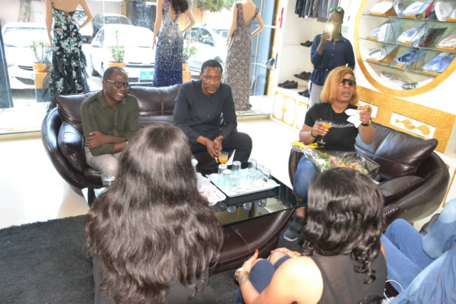 MODE MUSIK: Arrivés de l'artiste Ivoirienne Josey avec son manager à l'AIBD puis direction chez Adja Ombelico. MODE MUSIK: Arrivés de l'artiste Ivoirienne Josey avec son manager à l'AIBD puis direction chez Adja Ombelico.