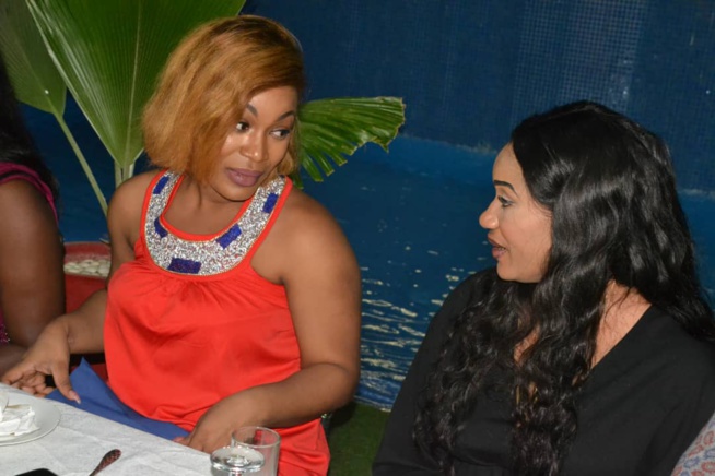 Diner royal avec les célébrités au complexe OMBÉLICO pour les préparatifs de la nuit MODE & MUSIK avec l'artiste ivoirienne Josey. Diner royal avec les célébrités au complexe OMBÉLICO pour les préparatifs de la nuit MODE & MUSIK avec l'artiste ivoirienne Josey.