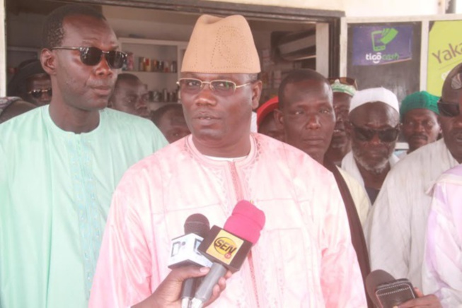 Abdou Mbacké Bara Dolly: « si quelqu’un critique à nouveau le Président Wade, je l’attaquerais » Abdou Mbacké Bara Dolly: « si quelqu’un critique à nouveau le Président Wade, je l’attaquerais »