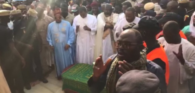 Lieu d’inhumation de Sidy Lamine Niass : Léona, la polémique de la tombe, les heures d’attente… Lieu d’inhumation de Sidy Lamine Niass : Léona, la polémique de la tombe, les heures d’attente…