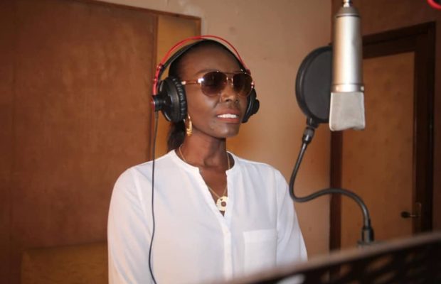 Nouveau son : « Tekk gui Laye Bamba », ce morceau de Coumba Gawlo dédié à son père. Très émouvant!