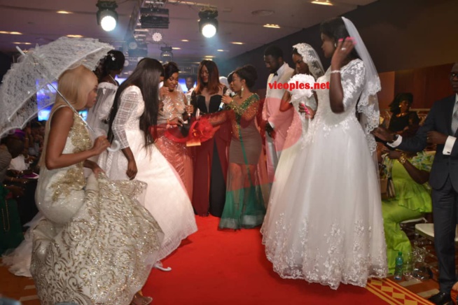 200 IMAGES MODE & MUSIQUE: Adja OMBELICO vient de réussir encore un exploit au Radisson pour la 4eme Éditions. 200 IMAGES MODE & MUSIQUE: Adja OMBELICO vient de réussir encore un exploit au Radisson pour la 4eme Éditions.