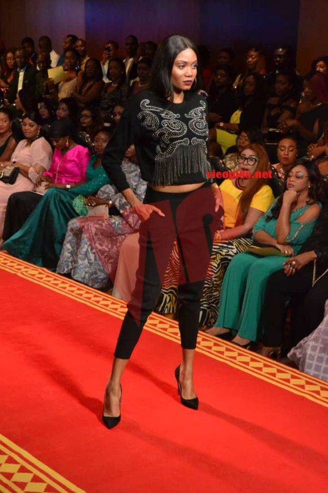 MODE & MUSIQUE: Admirez le défilé de la collection de MATA STYLE au Radisson. MODE & MUSIQUE: Admirez le défilé de la collection de MATA STYLE au Radisson.