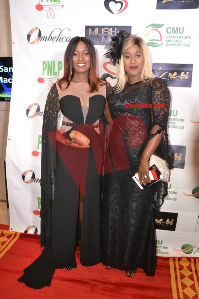 MODE & MUSIQUE: Les images sur le Tapis Rouge au défilé de Adja Ombelico ce samedi. MODE & MUSIQUE: Les images sur le Tapis Rouge au défilé de Adja Ombelico ce samedi.