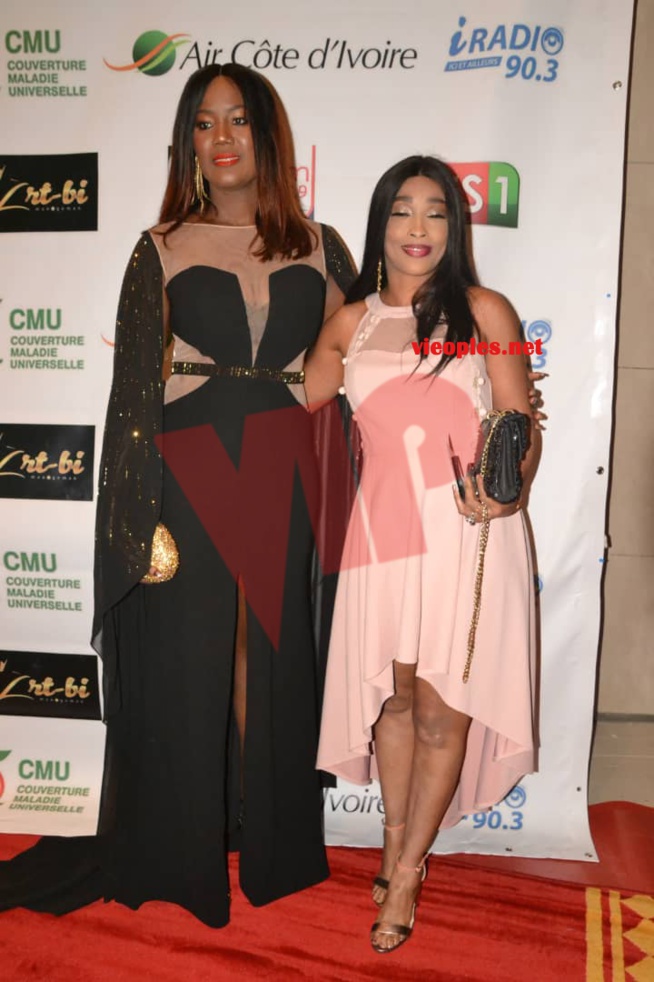 MODE & MUSIQUE: Les images sur le Tapis Rouge au défilé de Adja Ombelico ce samedi. MODE & MUSIQUE: Les images sur le Tapis Rouge au défilé de Adja Ombelico ce samedi.