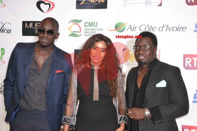 MODE & MUSIQUE: Les images sur le Tapis Rouge au défilé de Adja Ombelico ce samedi. MODE & MUSIQUE: Les images sur le Tapis Rouge au défilé de Adja Ombelico ce samedi.