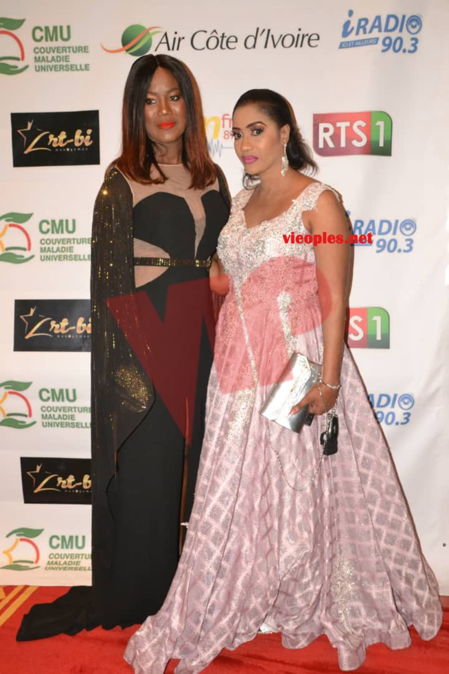 MODE & MUSIQUE: Les images sur le Tapis Rouge au défilé de Adja Ombelico ce samedi. MODE & MUSIQUE: Les images sur le Tapis Rouge au défilé de Adja Ombelico ce samedi.