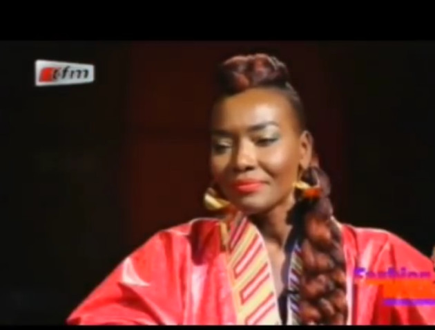 Tekk Gui : Hommage émouvant de Coumba Gawlo à son père dans l’album Terrou Waar