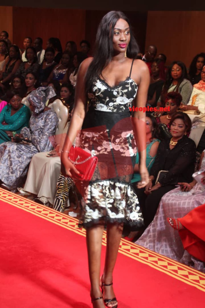 Admirez la nouvelle collection de Adja Ombelico pour les fins d'années et vos mariages. Admirez la nouvelle collection de Adja Ombelico pour les fins d'années et vos mariages.