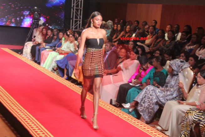 Admirez la nouvelle collection de Adja Ombelico pour les fins d'années et vos mariages. Admirez la nouvelle collection de Adja Ombelico pour les fins d'années et vos mariages.