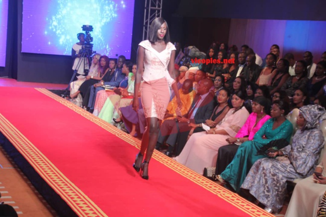 Admirez la nouvelle collection de Adja Ombelico pour les fins d'années et vos mariages. Admirez la nouvelle collection de Adja Ombelico pour les fins d'années et vos mariages.