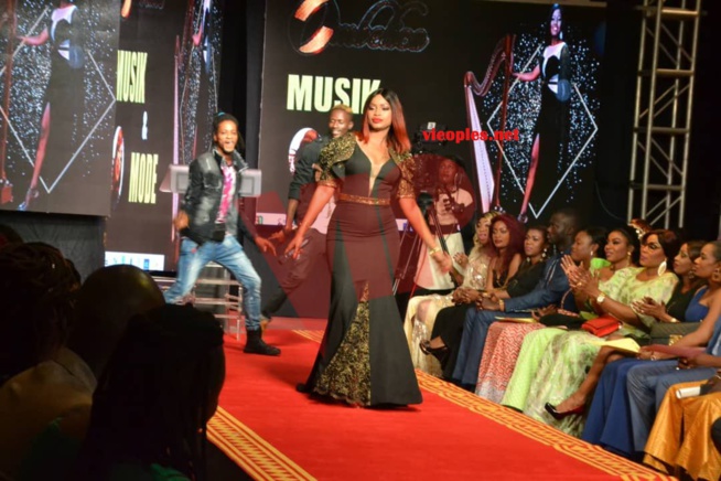 Les images de la prestation de Mbathio Ndiaye à la nuit Mode & Musique de OMBELICO. Les images de la prestation de Mbathio Ndiaye à la nuit Mode & Musique de OMBELICO.