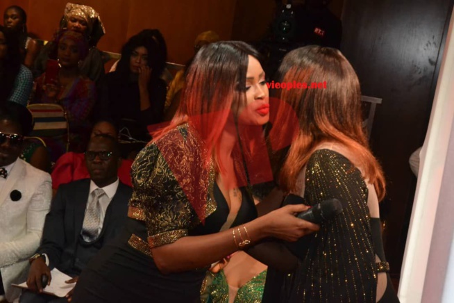 Les images de la prestation de Mbathio Ndiaye à la nuit Mode & Musique de OMBELICO. Les images de la prestation de Mbathio Ndiaye à la nuit Mode & Musique de OMBELICO.