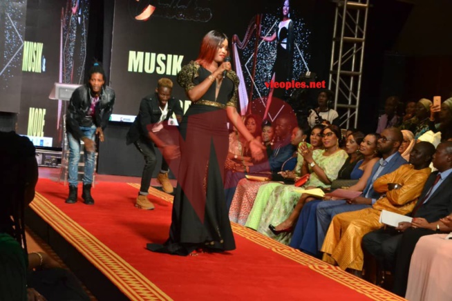 Les images de la prestation de Mbathio Ndiaye à la nuit Mode & Musique de OMBELICO.