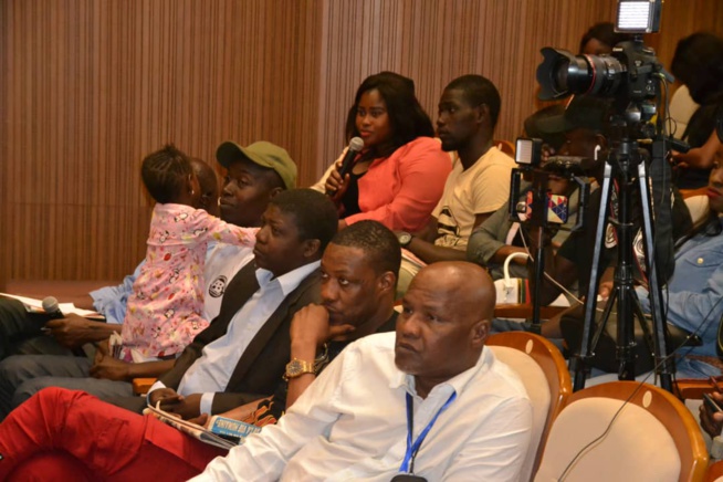 Coumba Gawlo Seck : « Politikou Sénégal, tek deal, saganté, woute xaaliss rek* » Coumba Gawlo Seck : « Politikou Sénégal, tek deal, saganté, woute xaaliss rek* »