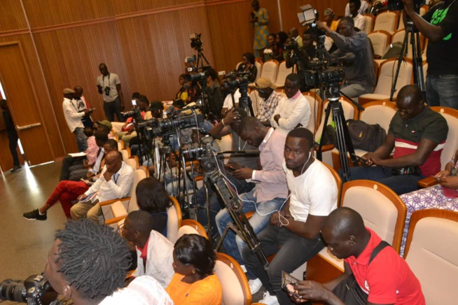 Coumba Gawlo Seck : « Politikou Sénégal, tek deal, saganté, woute xaaliss rek* »