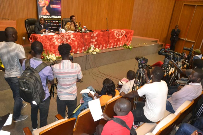 Coumba Gawlo Seck : « Politikou Sénégal, tek deal, saganté, woute xaaliss rek* » Coumba Gawlo Seck : « Politikou Sénégal, tek deal, saganté, woute xaaliss rek* »