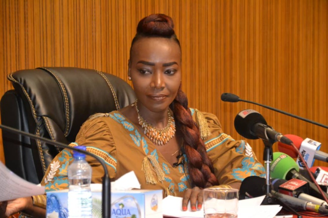 Coumba Gawlo Seck : « Politikou Sénégal, tek deal, saganté, woute xaaliss rek* » Coumba Gawlo Seck : « Politikou Sénégal, tek deal, saganté, woute xaaliss rek* »