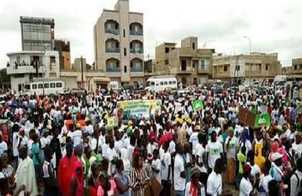 Guédiawaye: les populations dans la rue pour s'opposer au bradage du littoral Guédiawaye: les populations dans la rue pour s'opposer au bradage du littoral