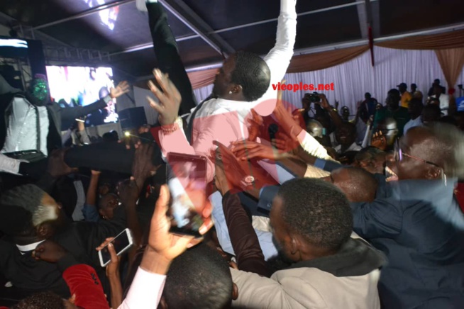 SARGAL MOR THIAM: Chaude ambiance de Akon pour rendre hommage à son père.