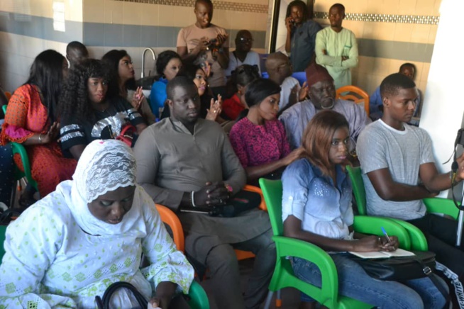 En images Daba Seye face à la presse pour présenter son nouveau album. En images Daba Seye face à la presse pour présenter son nouveau album.