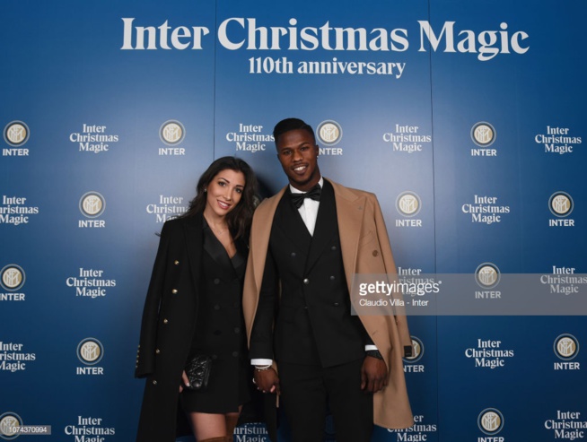 Christmas Magic: Keita Balde Diao pose en photo avec sa copine, lors du dîner organisé par son club Christmas Magic: Keita Balde Diao pose en photo avec sa copine, lors du dîner organisé par son club