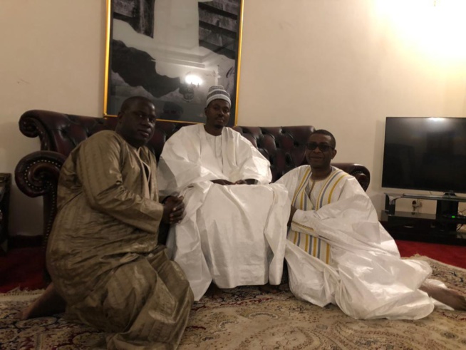 TOURNAGE DE ILA TOUBA; Youssou Ndour reçu par le porte parole du Khalife Serigne Basse Abdou Khadre.