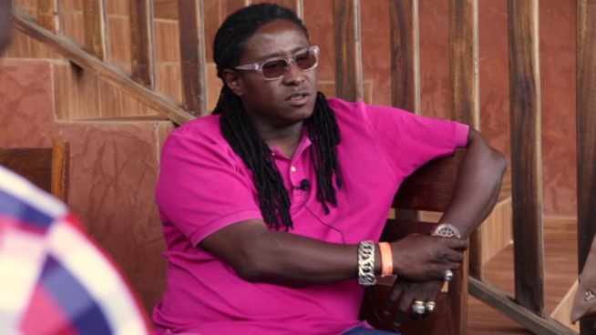 En tournée à Ziguinchor : Didier Awadi brûle les 7000 milliards de Macky Sall En tournée à Ziguinchor : Didier Awadi brûle les 7000 milliards de Macky Sall