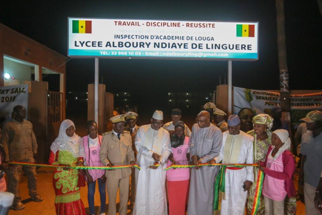 Photos : Macky Sall inaugure la route Touba - Dahra - Linguère et le lycée Alboury Ndiaye de Linguère Photos : Macky Sall inaugure la route Touba - Dahra - Linguère et le lycée Alboury Ndiaye de Linguère