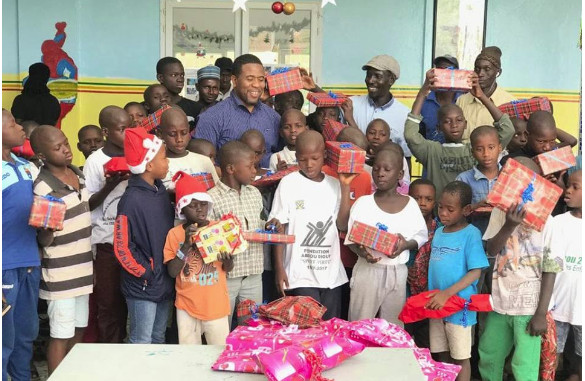 Fête de Noël: Bougane redonne le sourire aux enfants du village Sos et de l’empire des enfants.