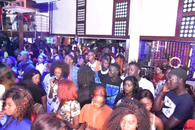 Soirée Noel: Tarba Mbaye met son sel au Five et crée l'embouteillage aux Almadies. En images. Soirée Noel: Tarba Mbaye met son sel au Five et crée l'embouteillage aux Almadies. En images.