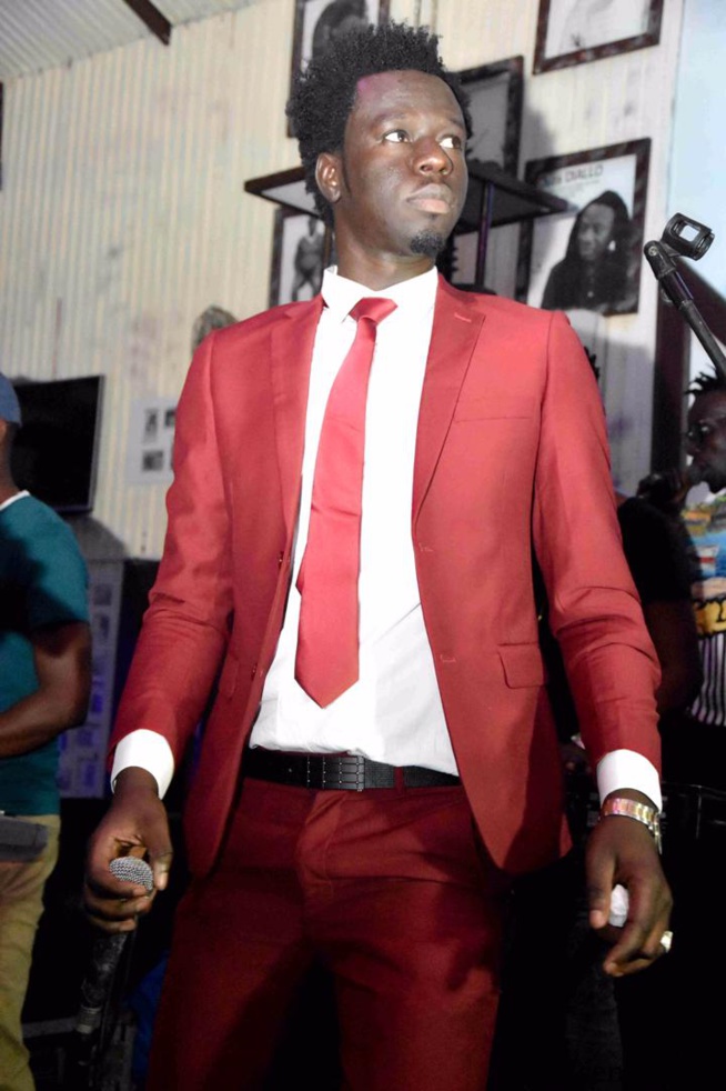 Soirée Noel: Tarba Mbaye met son sel au Five et crée l'embouteillage aux Almadies. En images.