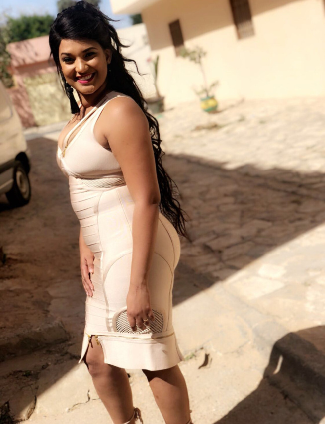 le cadeau sexy de Eva à Pi, regardez le cadeau sexy de Eva à Pi, regardez