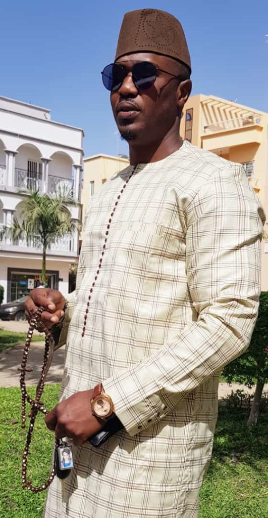 Mode vendredi : Cheikh Sarr très chic en tenue marron beige