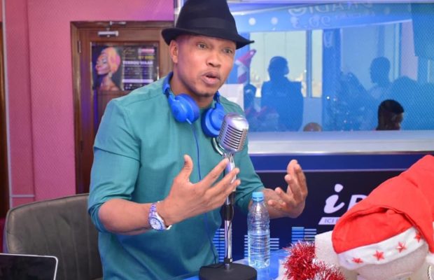 El Hadj Diouf dans les locaux de la radio de Dj Boubs
